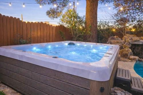 Las Vegas House | 1-Acre Las Vegas Getaway: Pool, Spa & Tennis Court