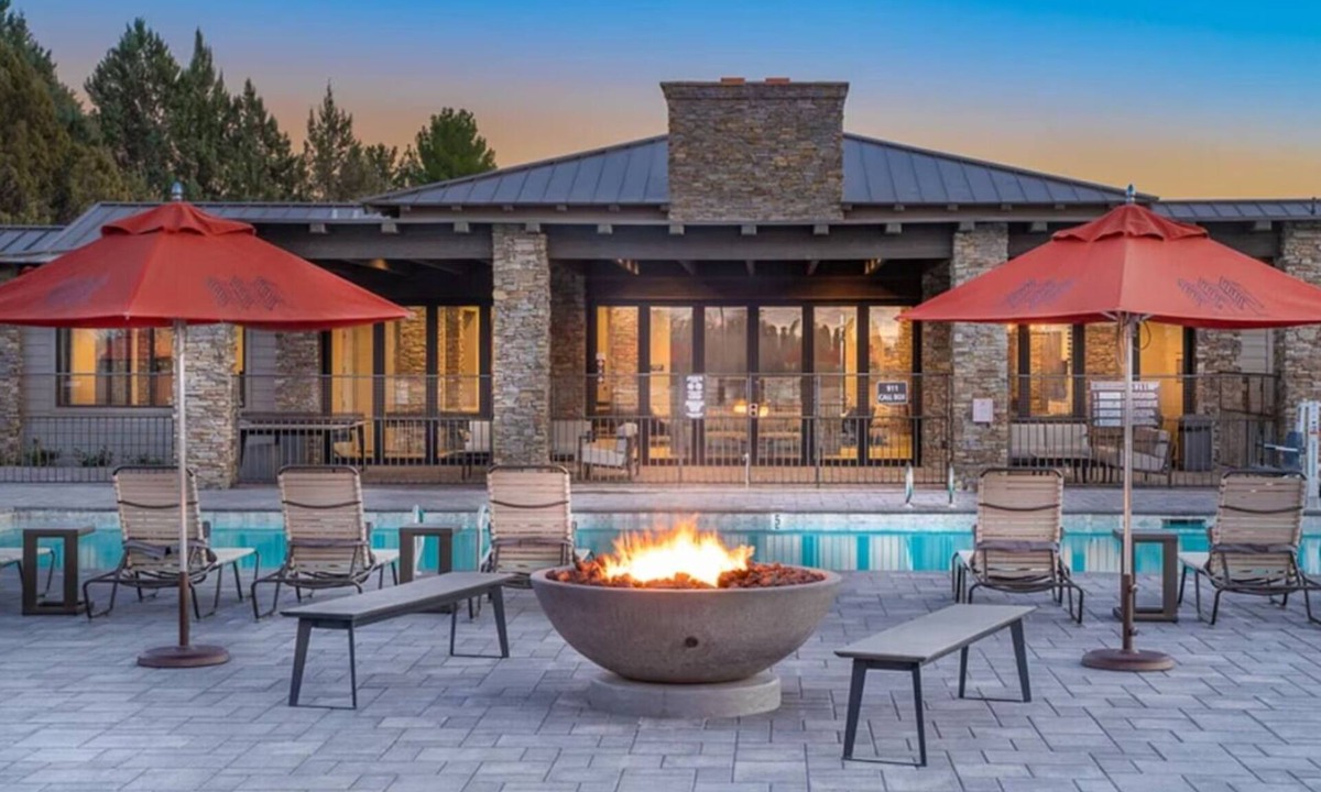 Camp Verde Hotel | 1 Bedroom w/loft Deluxe Cabin Sleeps 6, 30 minutes to Sedona -No pets