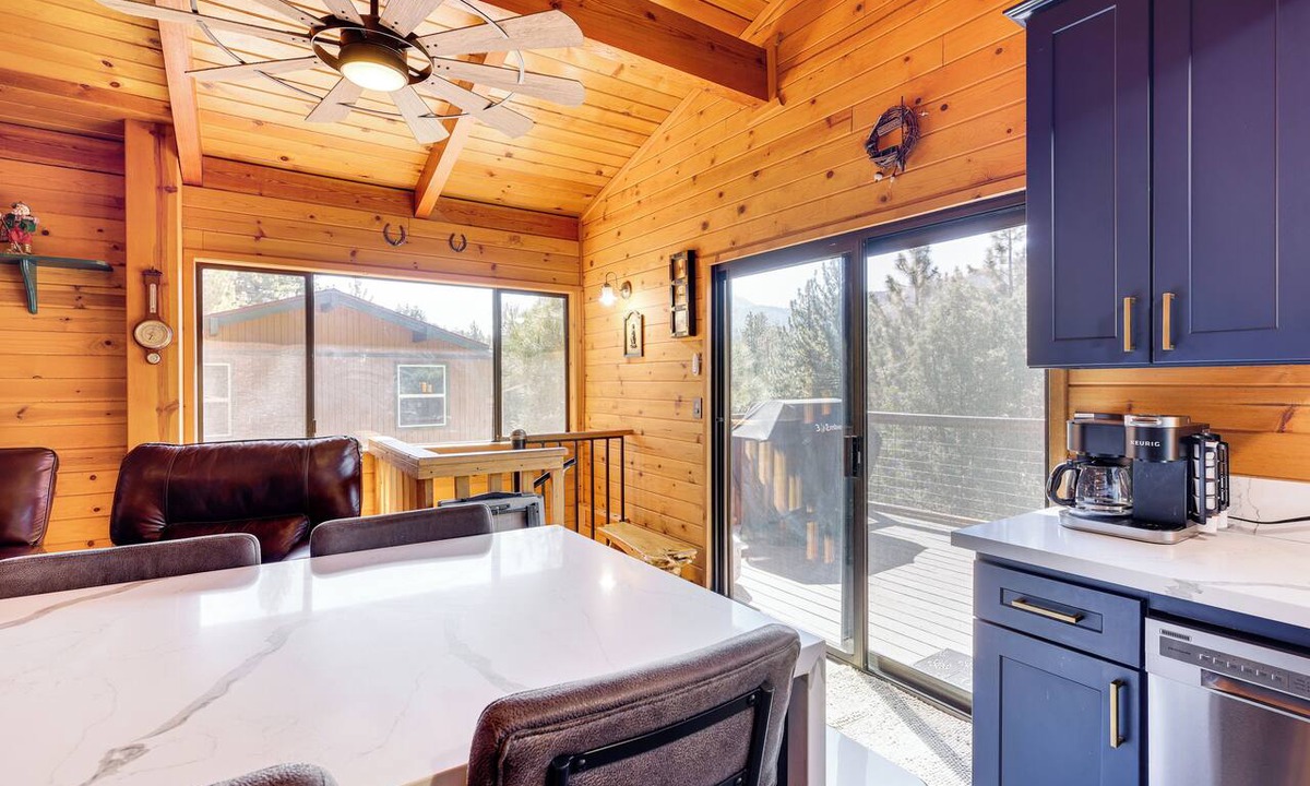 Upper Moonridge Cottage | 1 Mi to Skiing: Mtn-view Cabin in Big Bear Lake
