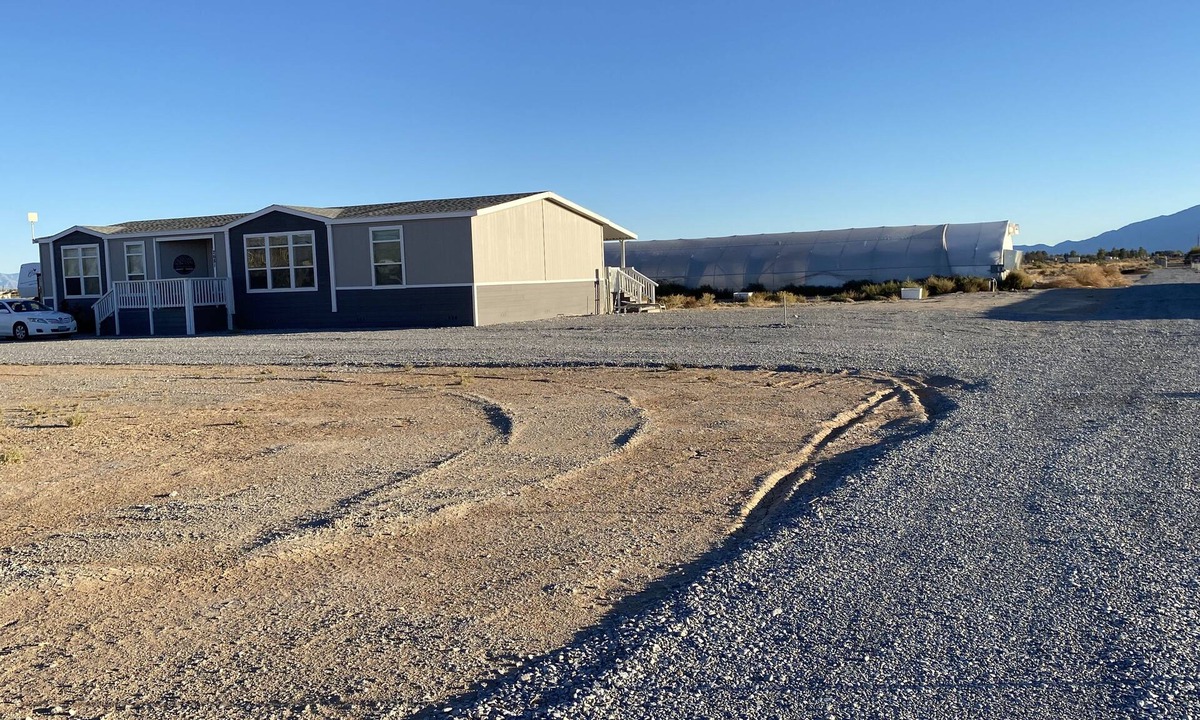 Pahrump House | 10 acre Farm, for dirtbikes, near Death Valley, front site, casinos and wineries