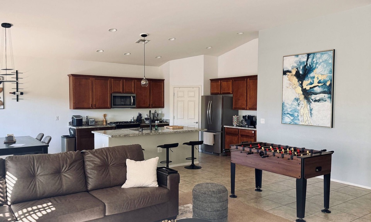Corona de Tucson House | 120” Projector screen, Foosball table, Mario Room 4-bedroom Vail,AZ with AC
