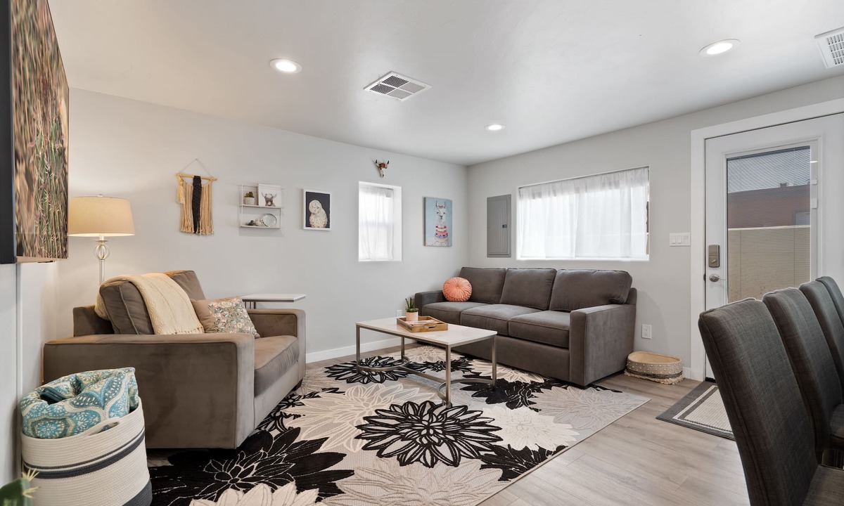 Sam Hughes Villa | 1Bed/bath Casita-Quiet downtown neighborhood with washer/dryer and parking