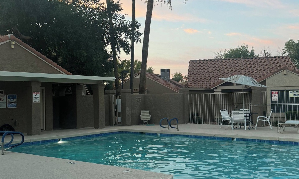 Country Meadows Condo | 2 Br 2 Ba. Sports, Golf & Shops ⚾🏈🏒 Snowbirds welcome! Mo. to Mo. lease ok.