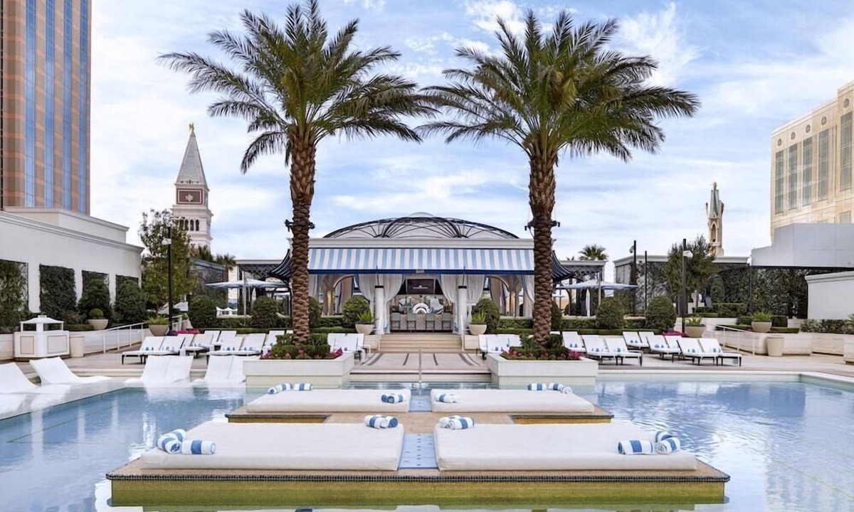 Las Vegas Hotel | 2 Connecting Suites at a 5⭐️ Hotel