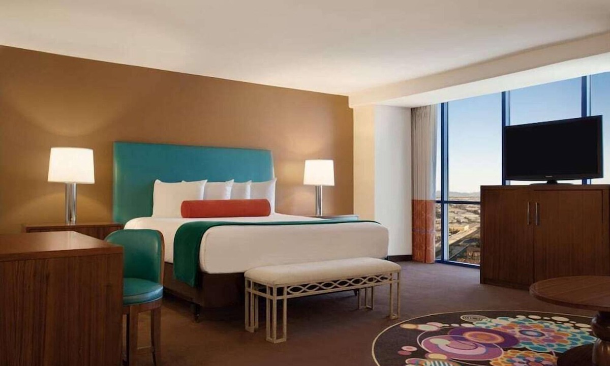 Las Vegas Hotel | 2 Connecting Suites at a Hotel