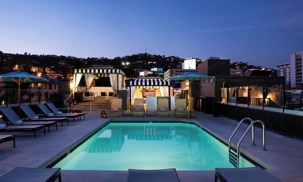 Norma Triangle Hotel | 2 Elegant King Suite Balcony near Sunset Strip, Nightlife & Dining Access