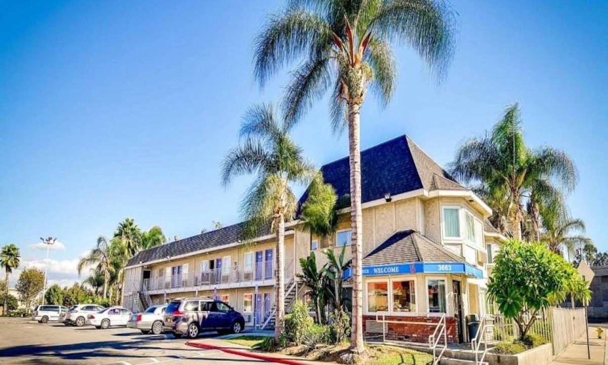 La Sierra Apartment | 2 Full Beds | Smoking