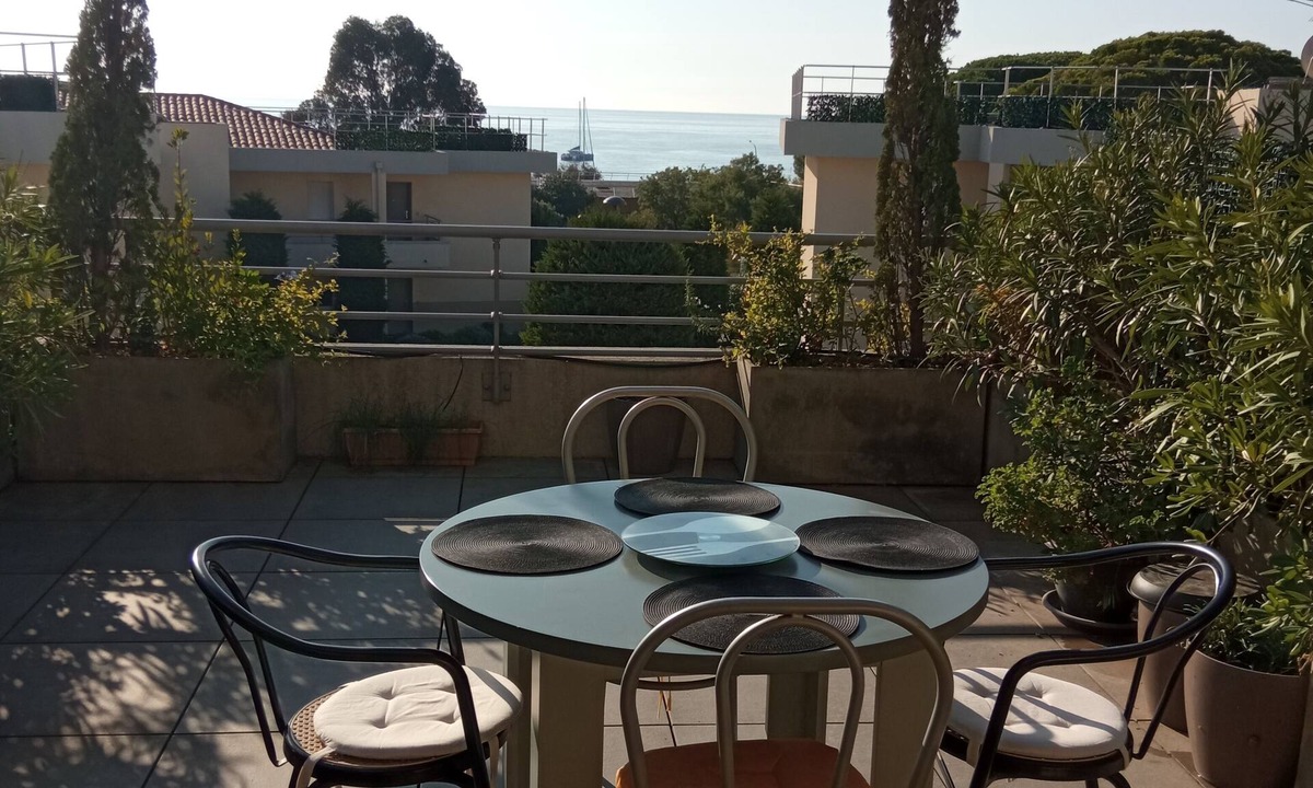 Plage de la Garonnette Apartment | 2 Pièces Face Plage vue Mer, Terrasse, Piscine, Ascenseur