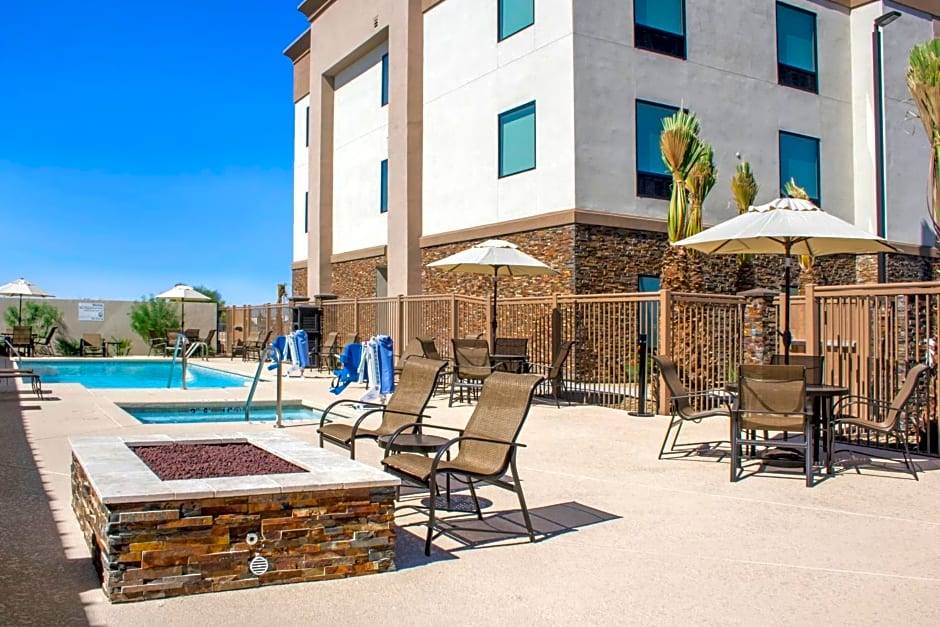 Parker Hotel | 2-Star Hotel ∙ Hampton Inn Parker, AZ