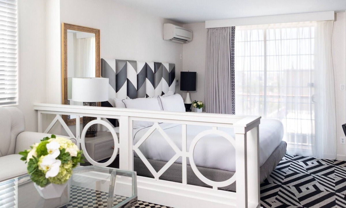 Norma Triangle Hotel | 2 Suite with Kitchen l Rooftop Pool l Near The Grove Shopping & Beverly Center