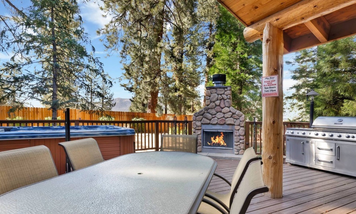 Summit Estates Cabin | 2012-moose Manor 4 Bedroom Home by RedAwning