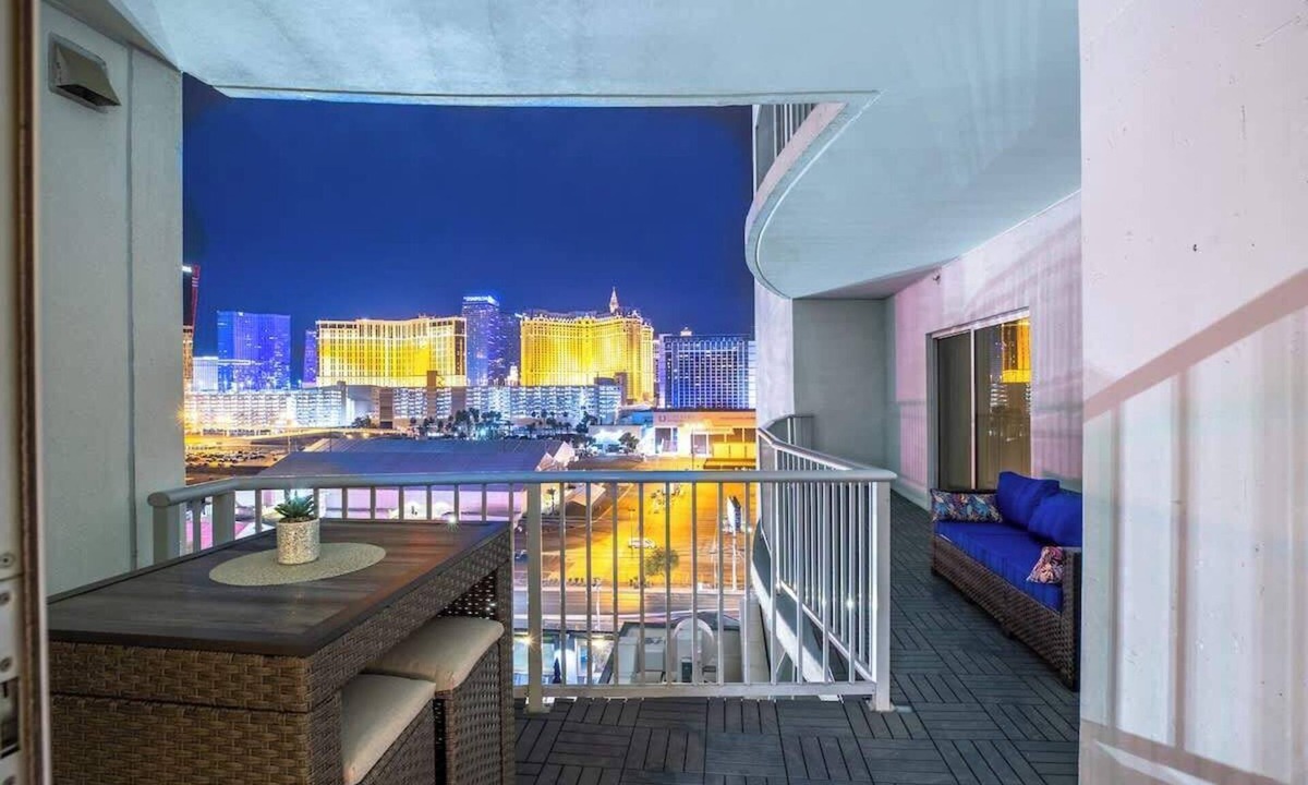 Las Vegas Condo | 2100 SqFt Penthouse Suite - Strip Views! POOL GYM