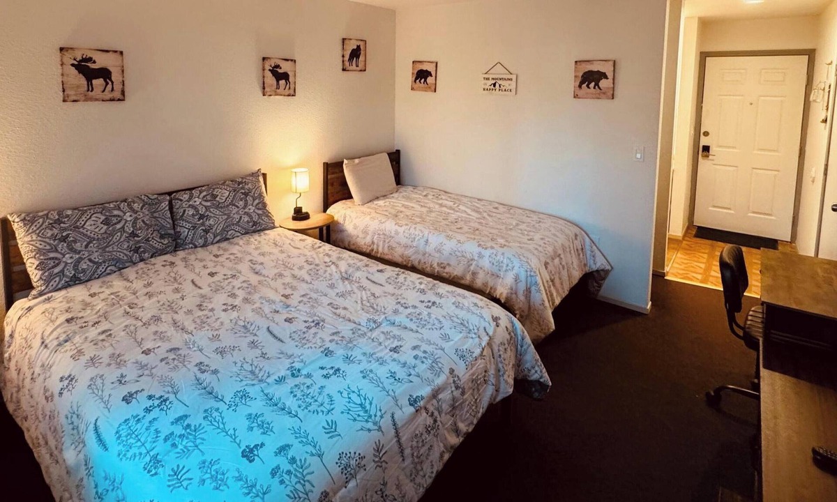 Brownsville Hotel | 23 - Friends, Family, Fun