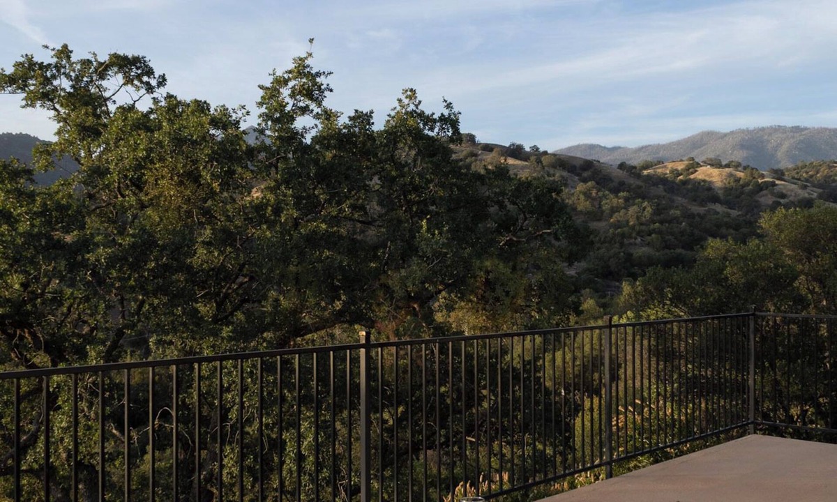 California Hot Springs Other | 28-Acre Retreat 360 View Hilltop House, Barndominium, Yurt/Near Trail of Giants