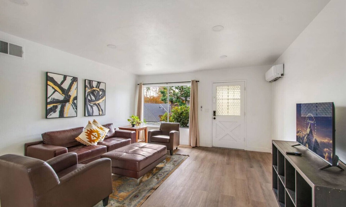 Santa Ana Heights Apartment | 2Bd/2Bth Close To South Coast Plaza | Restaurants