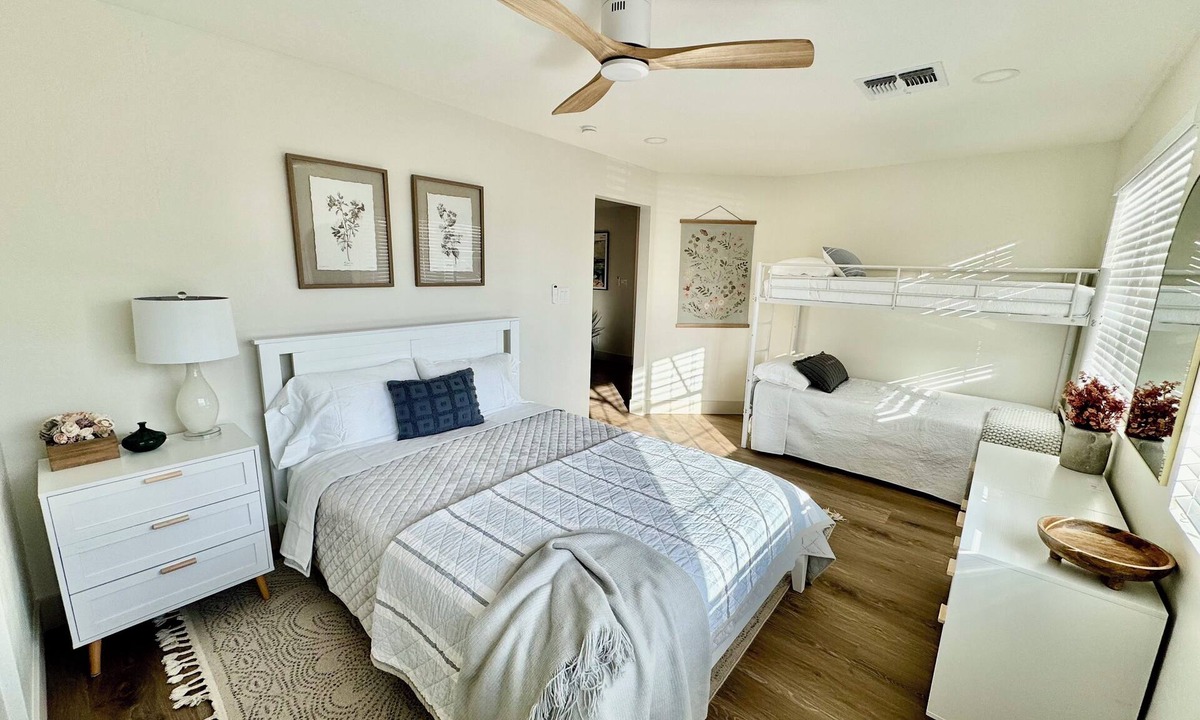 Tempe House | 3-bedroom bungalow with pool and hot tub