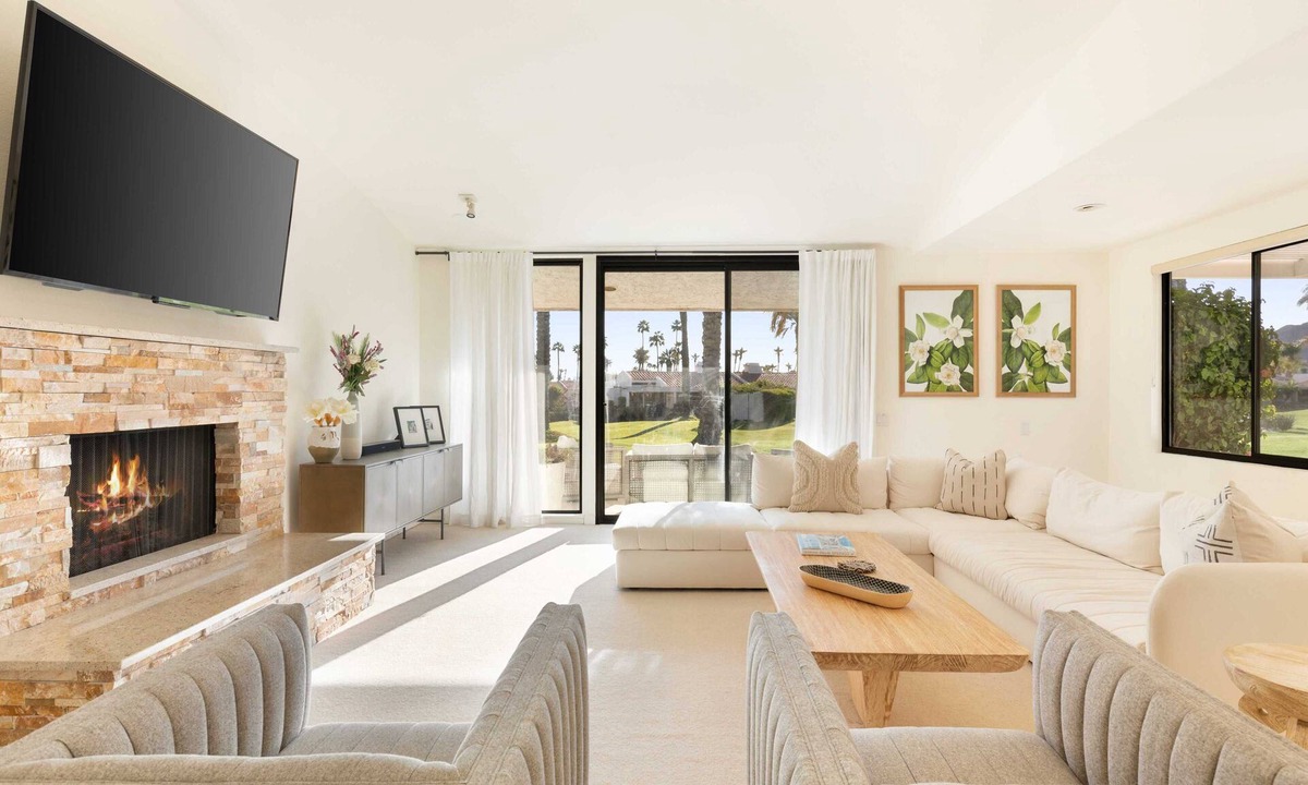 Rancho Palmeras House | 3 Bedroom Home in Indian Wells w/Pools & Tennis Courts