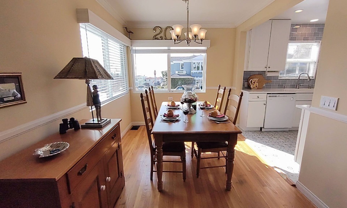 Hermosa Beach House | 3 HOUSES TO THE BEACH.GREAT OCEAN VIEWS