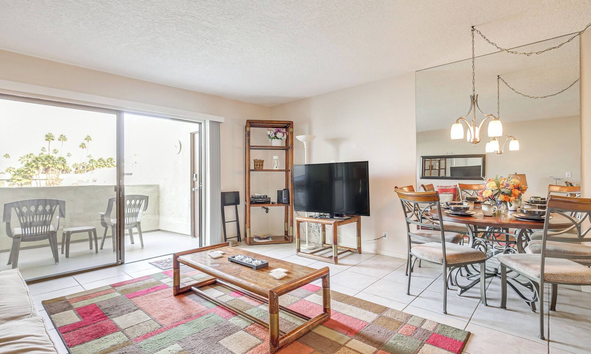Twin Palms Condo | 3 Mi to Dtwn Palm Springs: Condo w/Pool Access!