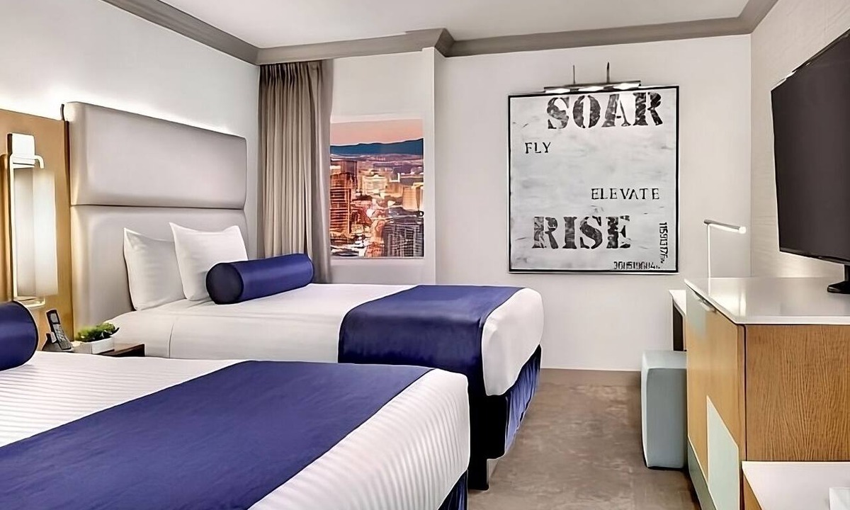 Gateway District Hotel | 3 x Elevate 2 Queens at The STRAT Hotel, Casino & Tower