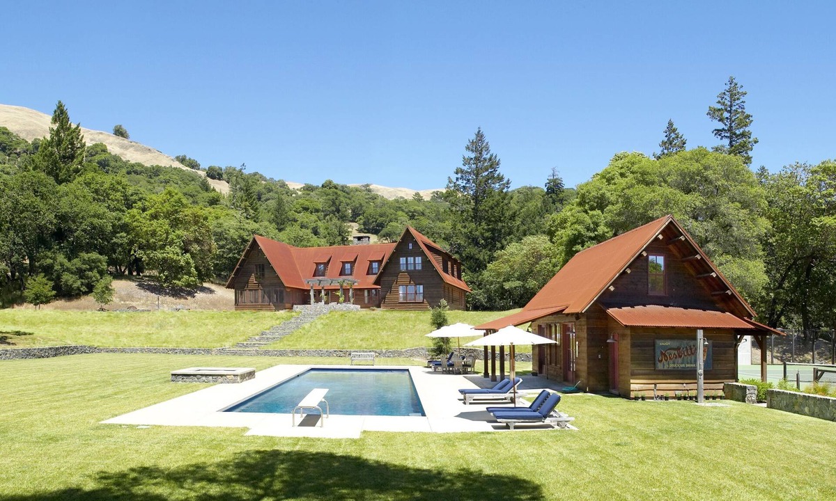 Yorkville House | 325 acre Estate w/Lodge, Cottage & Pool House, Lakes, Pool, Tennis, Pickleball