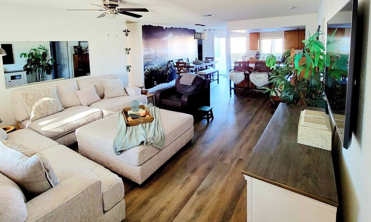 Bullhead City House | 3BR/2BA Family home- Pet Friendly, Under 1 mile to Boat Ramp