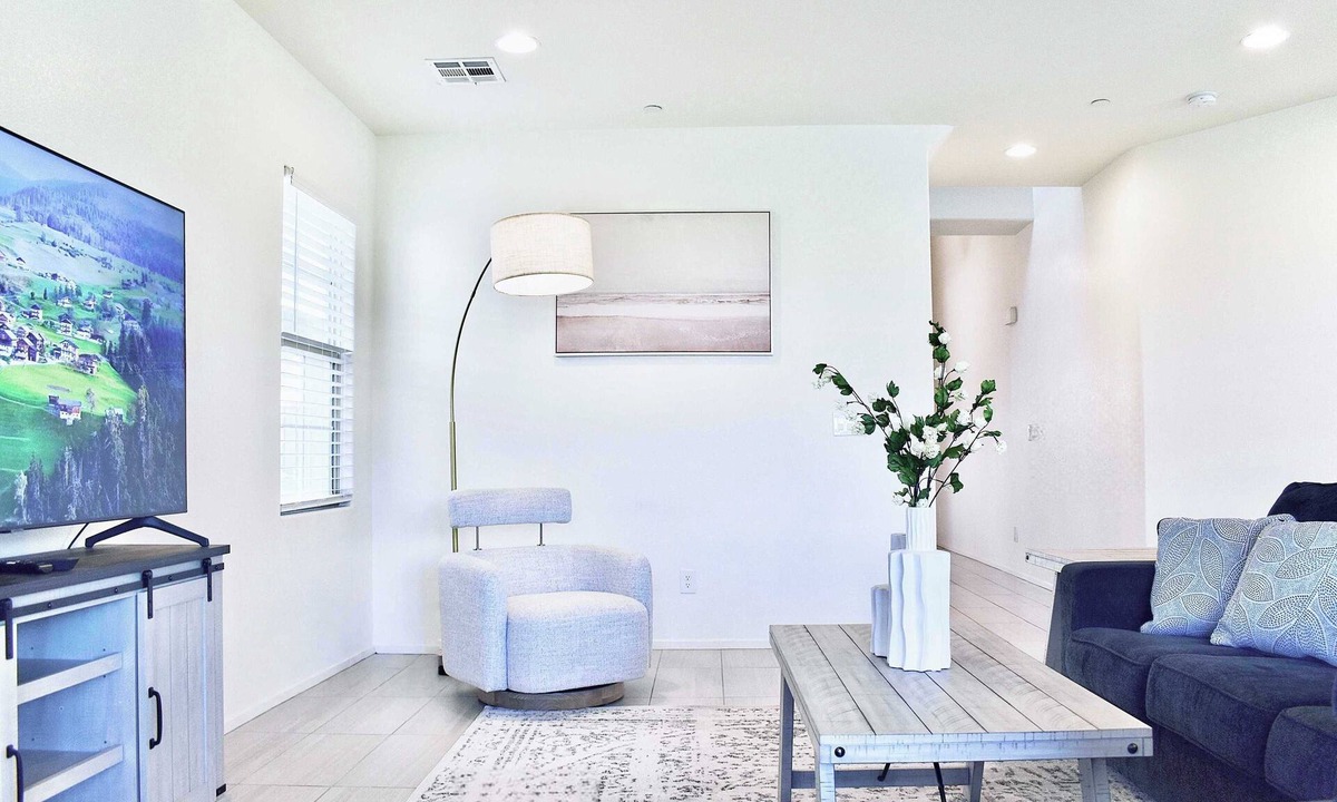 Henderson House | 3BR Cozy Casa on Homeward Way｜Pet friendly｜Garage Access｜Wifi #42381