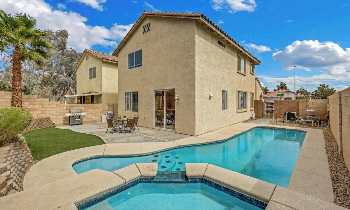 Spring Valley Villa | 3BR w/GameRoom Loft + Pool | 10 Min to Strip!