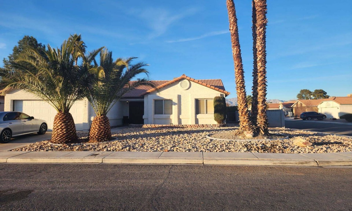 Sterling Springs House | 40% off Beautiful Home COME MAJE THIS YOUR HOME AWAY FROM HOME IN LAS VEGAS!