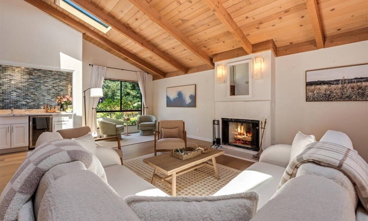 Del Monte Forest House | 4067 The Driftwood Daydream - Walk to the Beach!