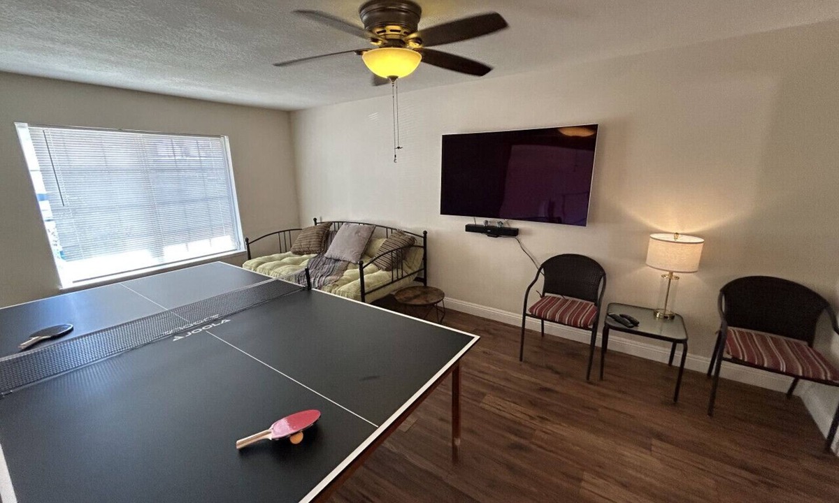 Chinatown House | 4bdrm 3 miles-Convention Center/Strip 2kings Games
