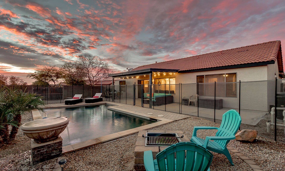Castlegate House | 4BR w pool, private yard, grill