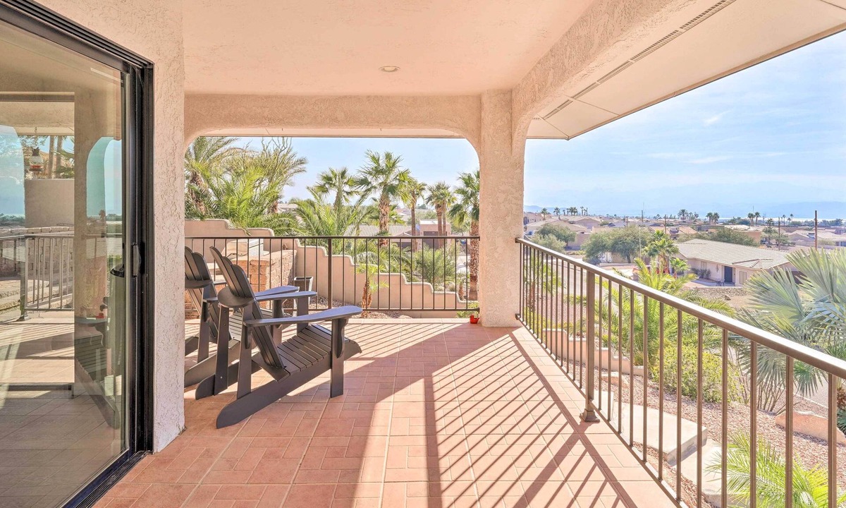 Havasu Foothill Estates House | 5 Mi to London Bridge: Stunning Escape w/Hot Tub