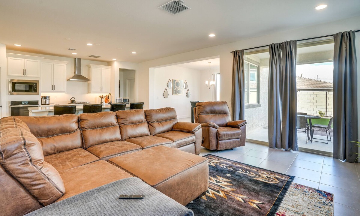 Glendale House | 5 Mi to Westgate! Newly Built Family Retreat