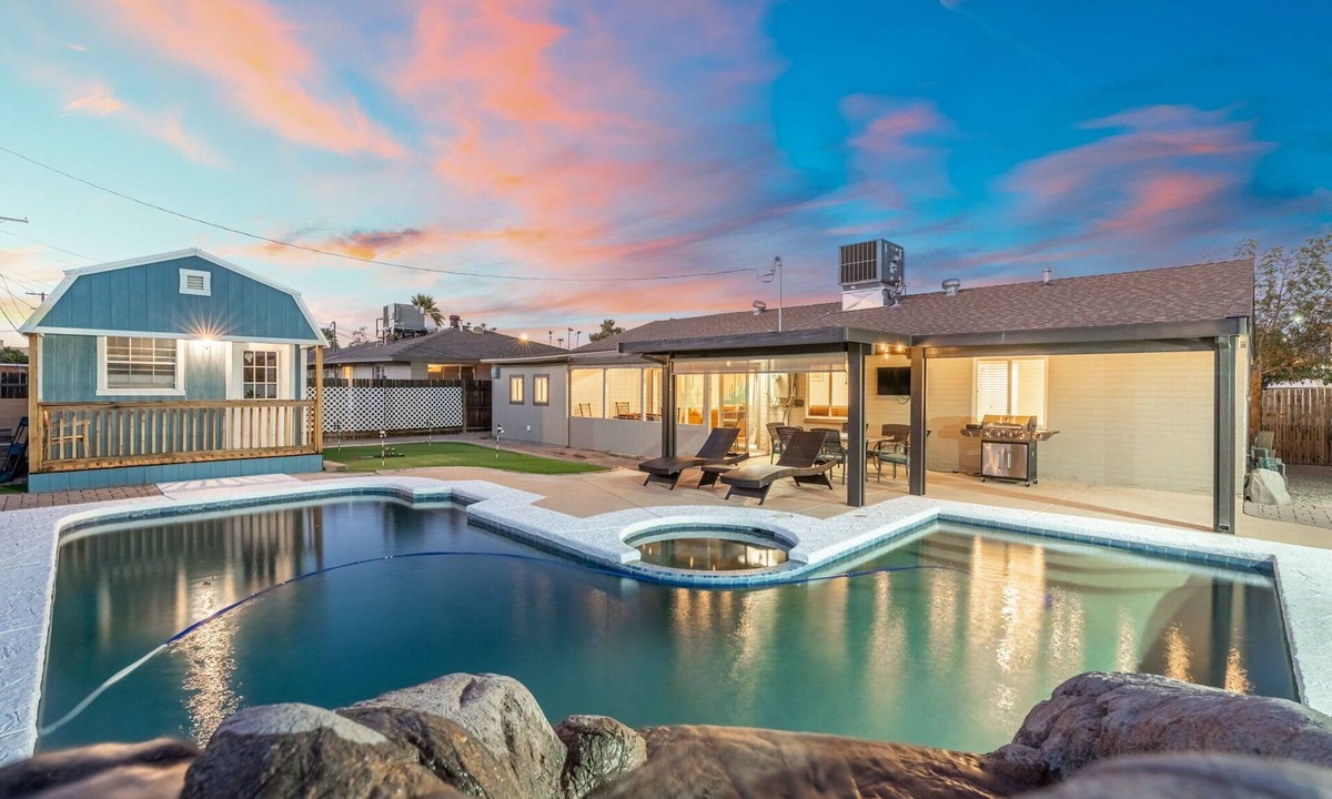 Alhambra House | 5BR, Pool, Games, Mini Putt, BBQ, Patio & Firepit