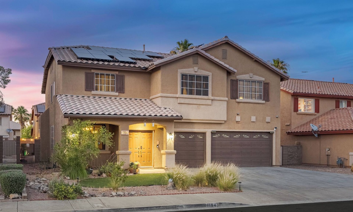 Gibson Springs House | 5BR Spacious Family Retreat with Pool, Spa, & Games - Close to Strip and Shops
