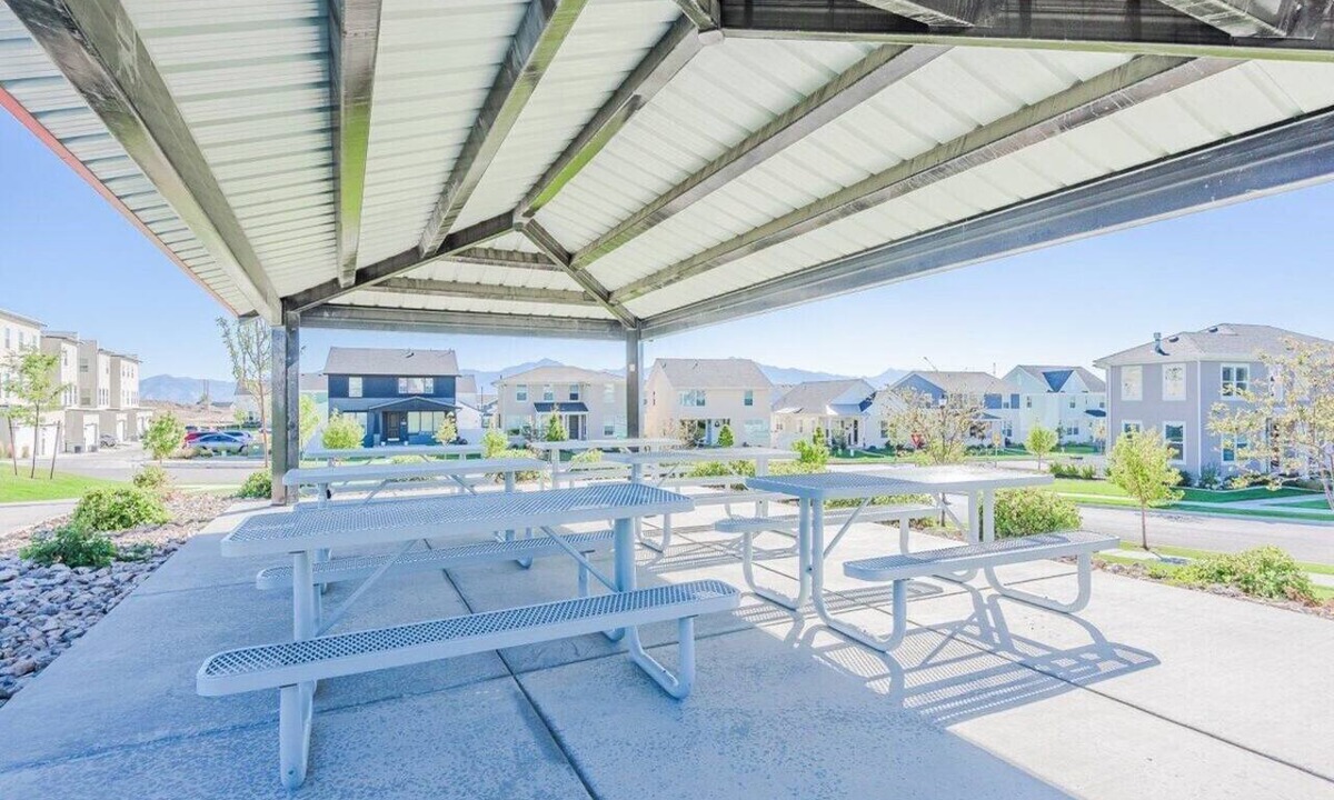 West Jordan Cottage | 7773 Owens View