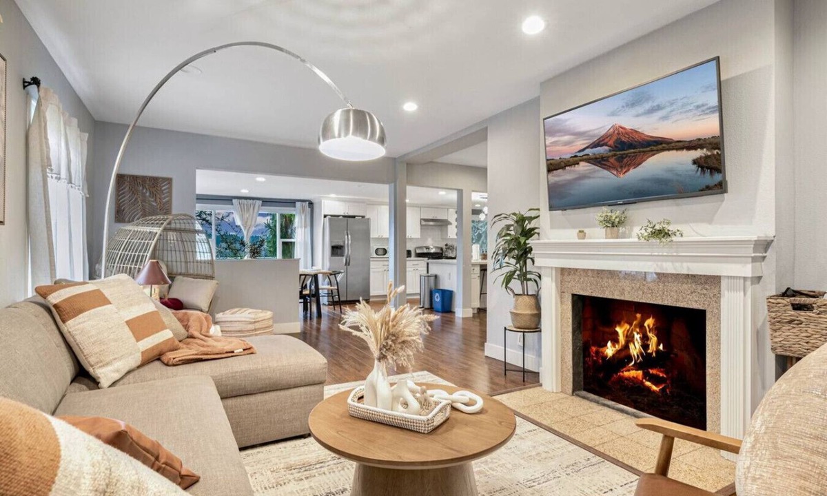 Esperance House | 8022 upper · 5b3b Unit @Edmonds/8 mins to Ferry Terminal