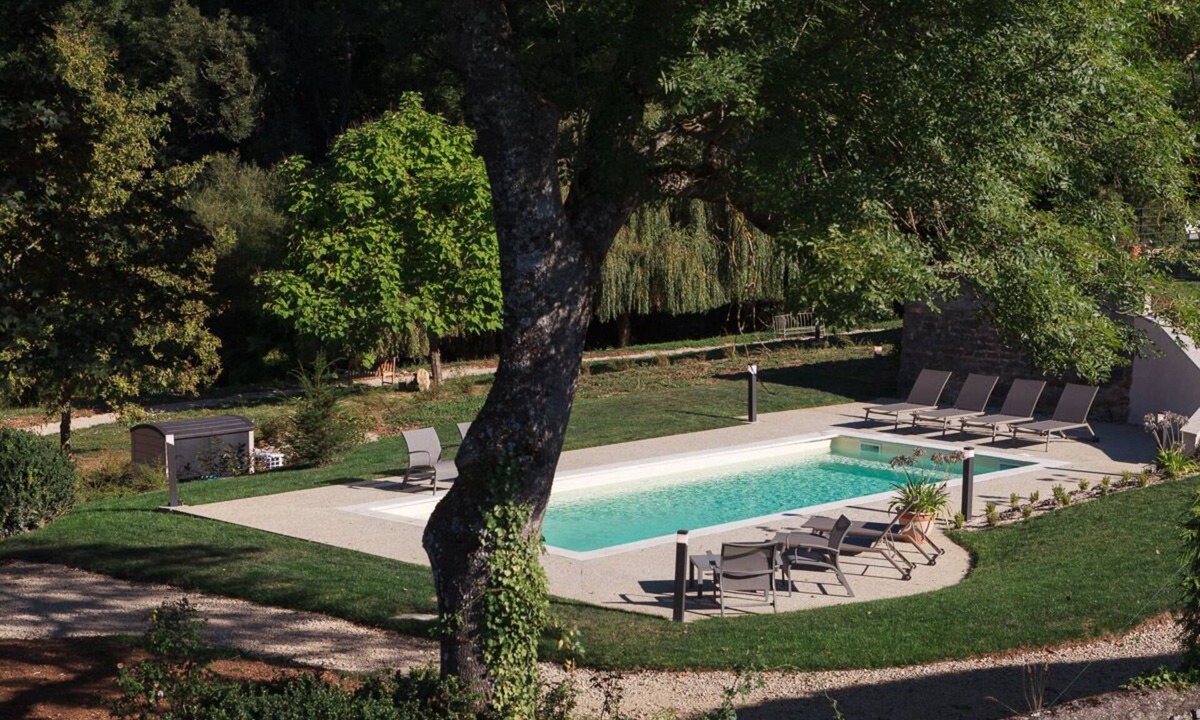 Saint-Sernin-du-Plain House | A 17th century luxury Manor