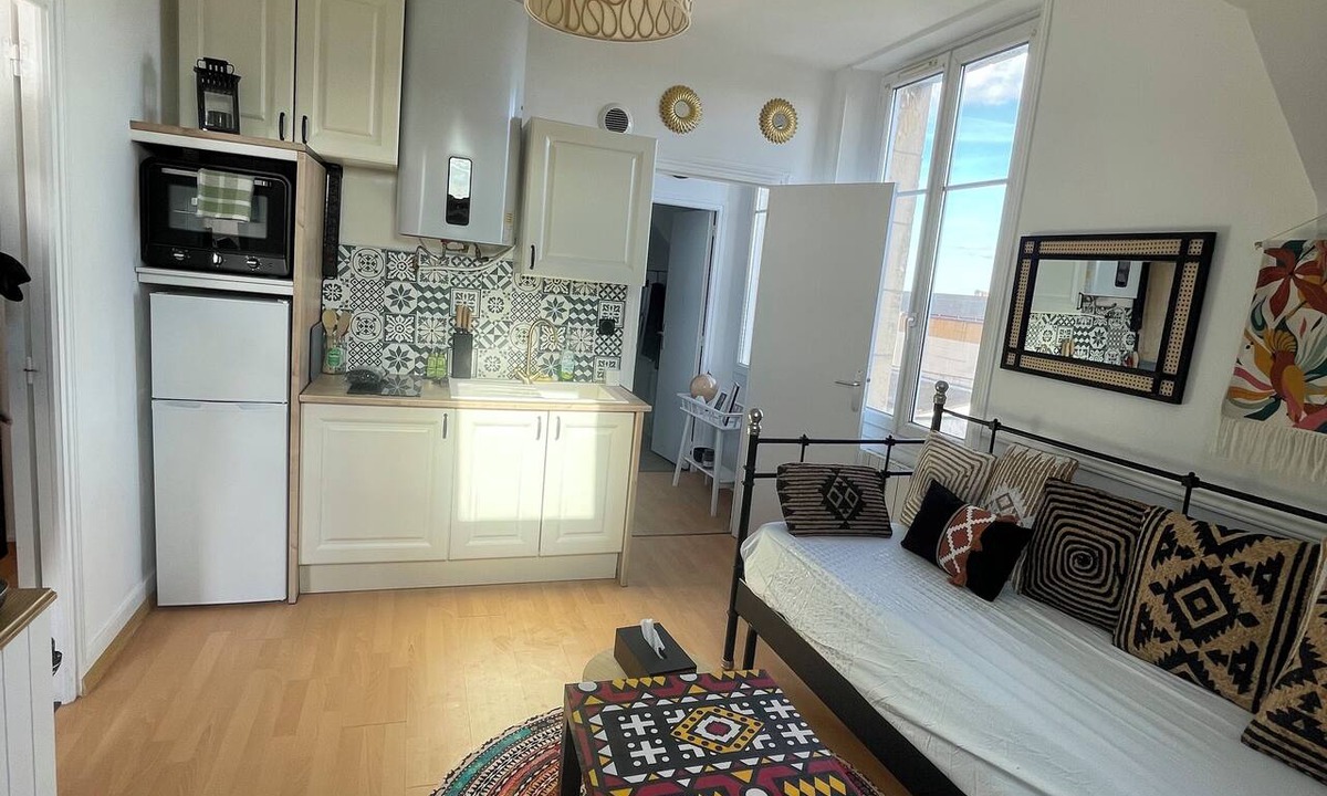 Claude Decaen Apartment | A cocoon in the presbytery (with private parking)