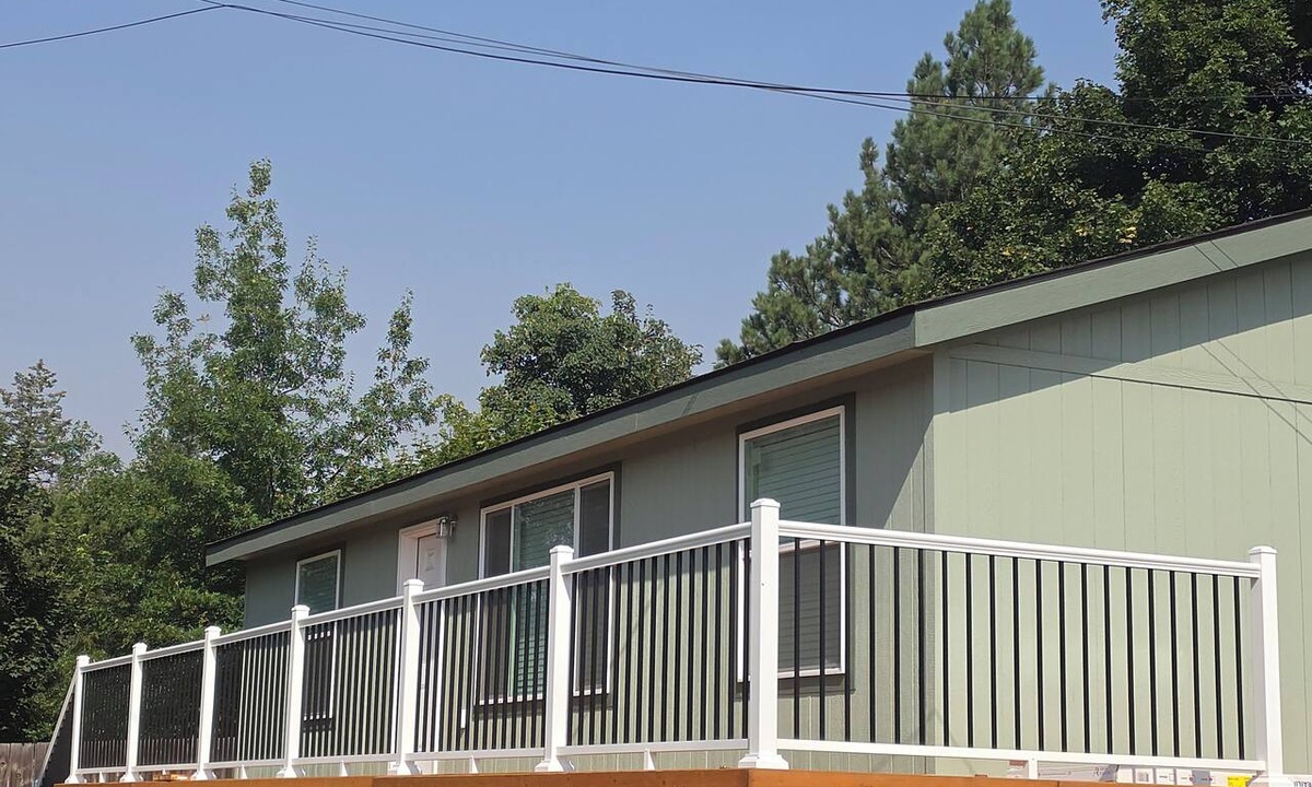 Palouse House | A Hidden Gem: New 3-bedroom manufactured home in small park in Palouse. Deck, AC