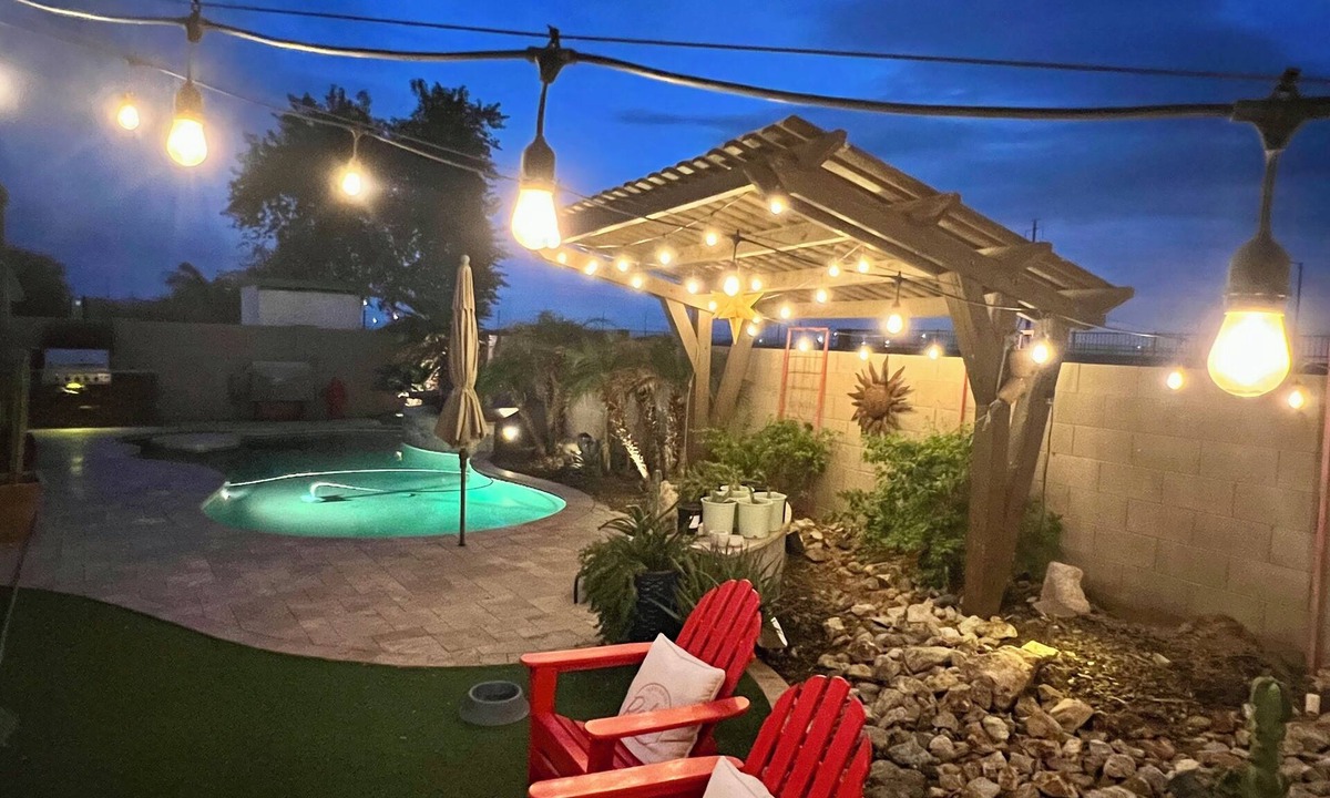 Watson Estates House | A pet-friendly cozy 4 bedroom home with a resort style pool in the backyard.