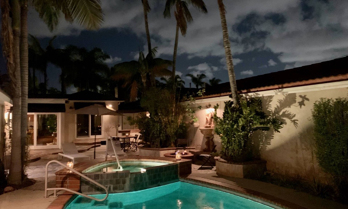 Belmont Park House | A Quiet Oasis 3 Blocks from the Beach - 3 BDR in Long Beach w Pool and Hot Tub