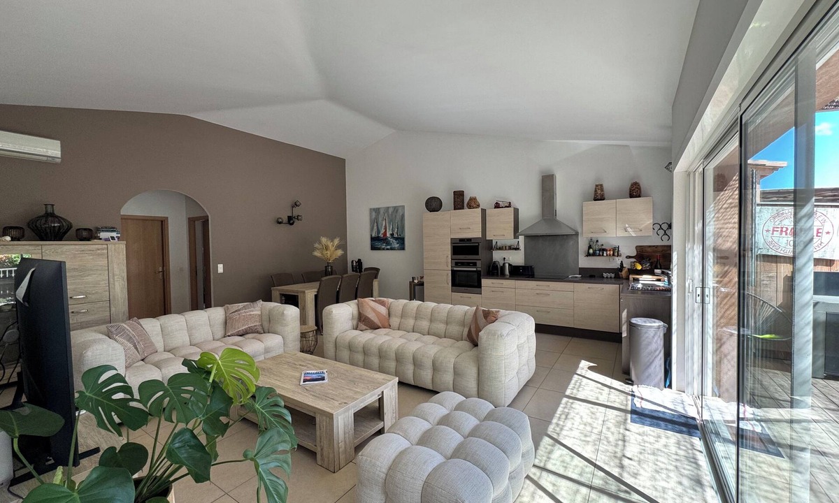 Santa Giulia House | Air-conditioned house in private residence with secure swimming pool, 5 minutes from the beach