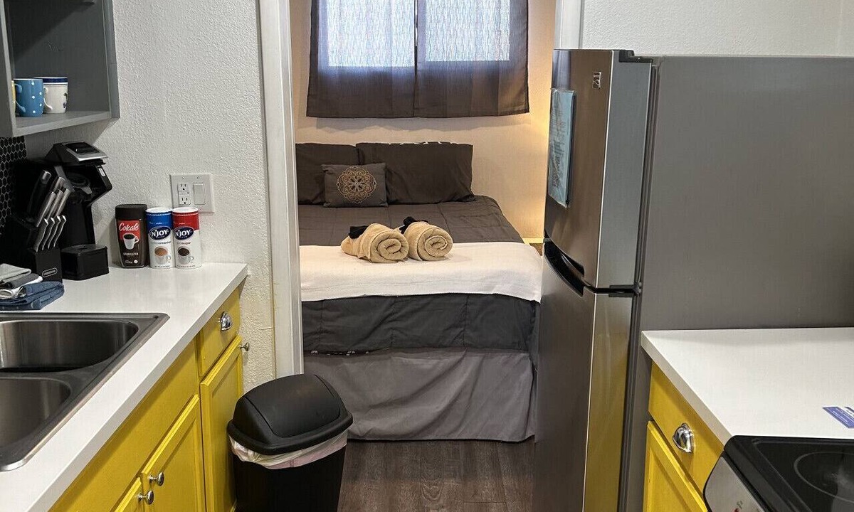 Downtown Las Vegas House | Alluring #A 1 Queen by Fremont St Pets pay