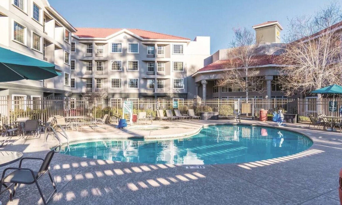 Woodlands Village House | Always a Great Idea To Unwind! 3 Family-Friendly Units, Pool, Free Breakfast