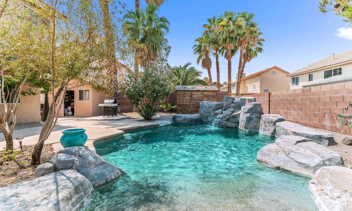 Green Valley North House | Amazing 5 BDR, Resort Style Pool w/Heater and Games.