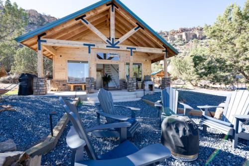 Apple Valley House | Anasazi Cliffs Lodging