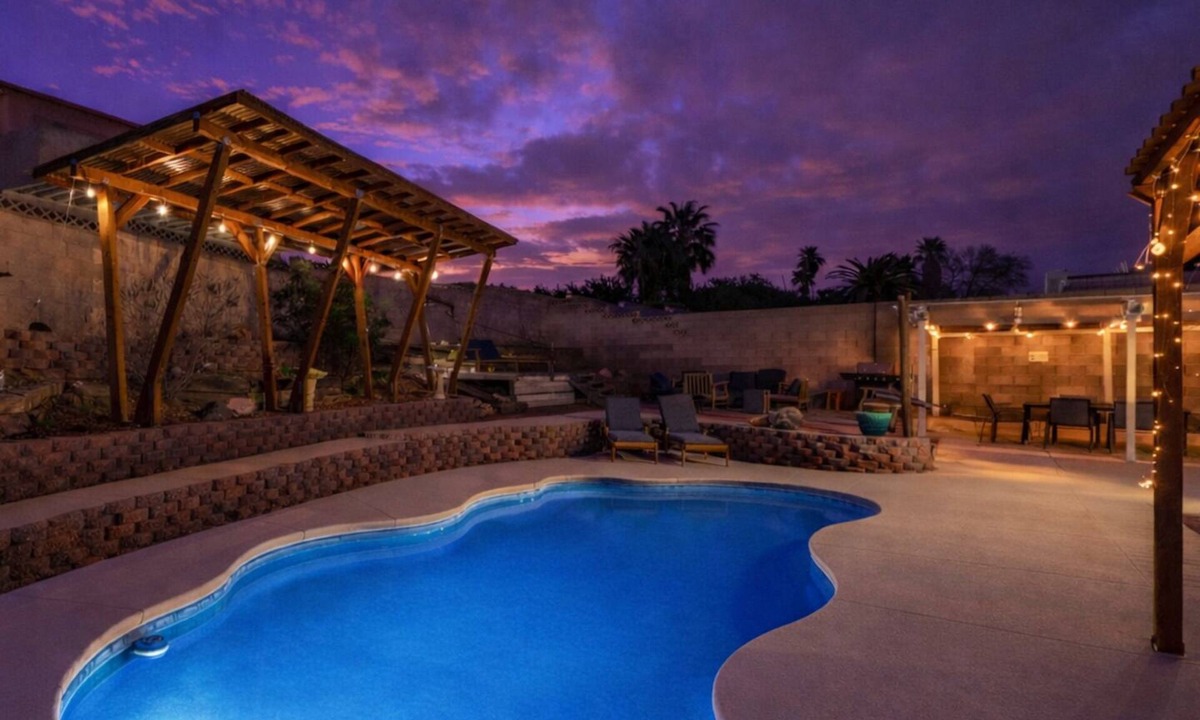 Paradise House | Arcade Lounge, Pool, Spa, Billiards, Dog Friendly