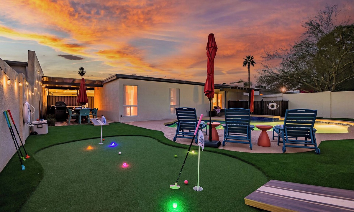 Litchfield Park House | Bahia Vista retreat near dining, spring training, lakeside walks, local events, and resort vibes.
